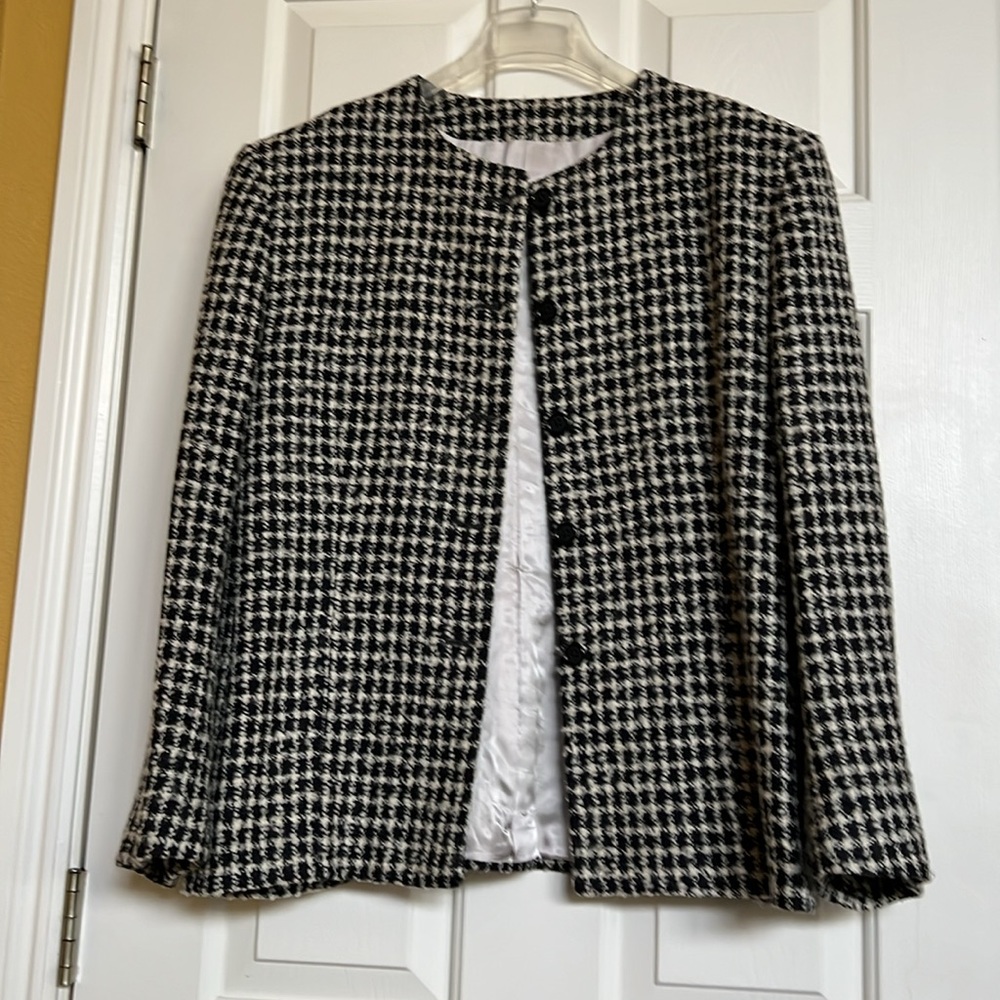 Blazer by Hertling for Nordstrom ( NWOT )
( dress up / down )